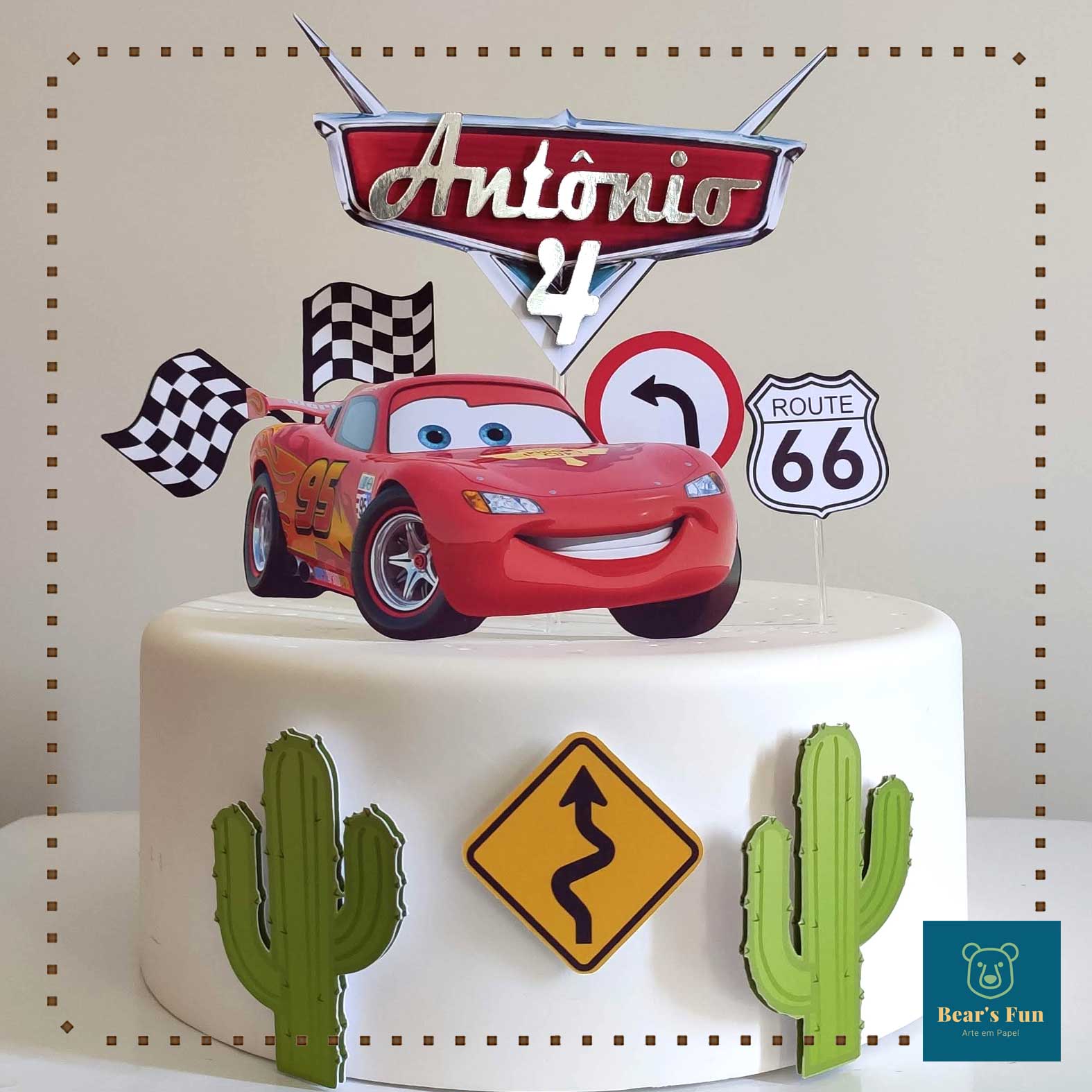 Bolo Carros (Disney - Cars Cake), O carrinho do bolo é de b…